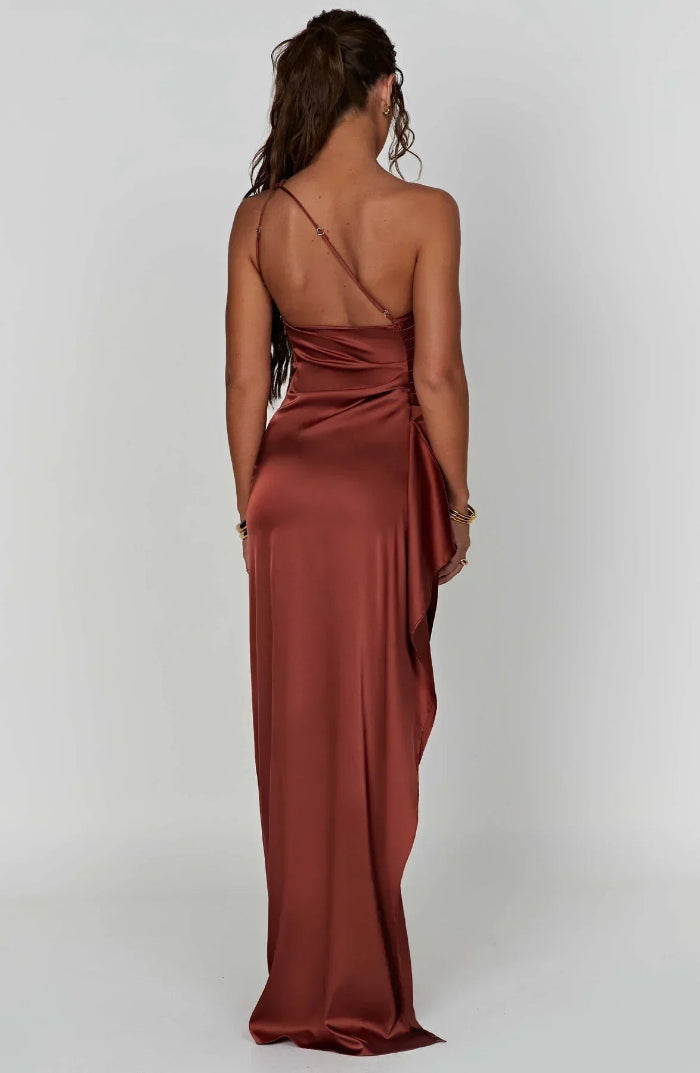 Asymmetrische avondjurk met hoge split4343