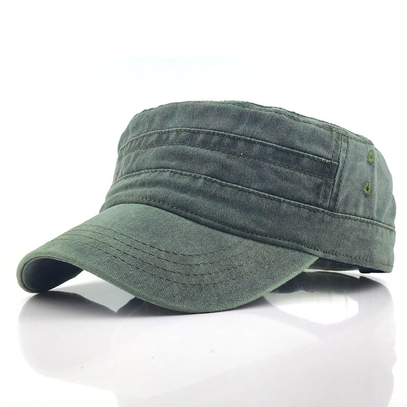 Herenpet in militaire stijl met gebogen klep