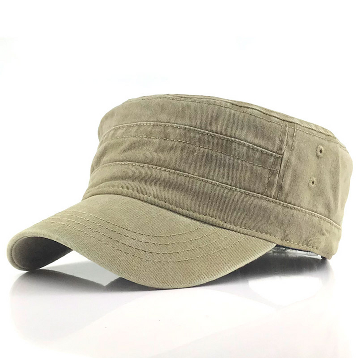 Herenpet in militaire stijl met gebogen klep