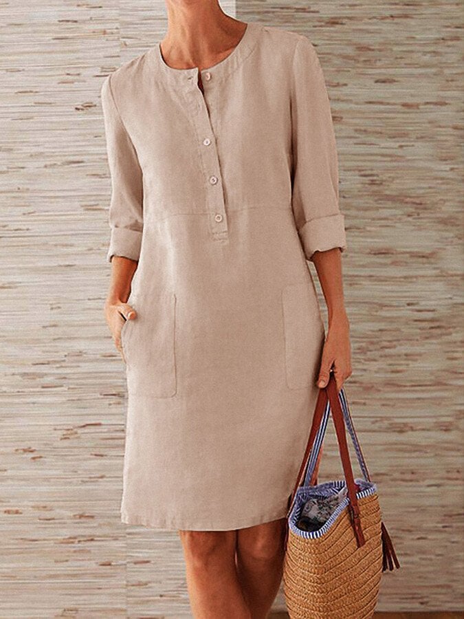Minimalistische jurk met knoopsluiting en driekwartmouwenvee