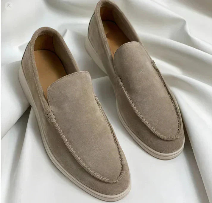 Slip-on mocassins met eenvoudige lijn
